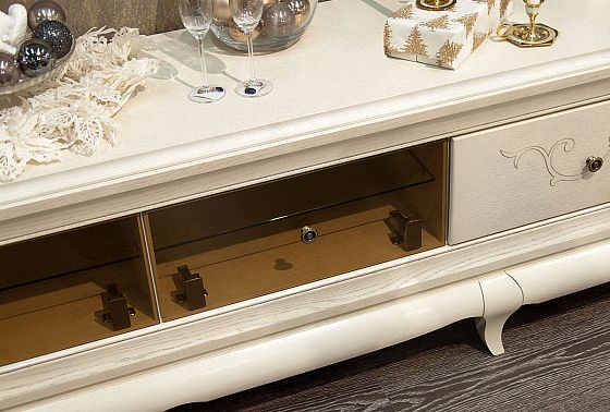 Тумба под ТВ 4-х секционная "Соната" (декор) массив и шпон дуба 8