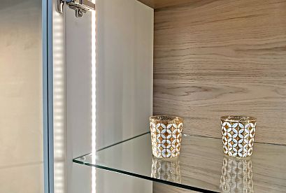 Тумба высокая "Алекса"; *ММ-345-08; айвори+жемчужный дуб, золотая патина