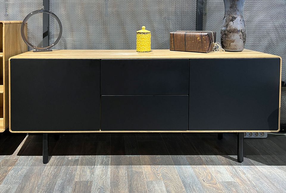 Тумба под ТВ высокая "Норман" 3 (с ящиками); дуб натуральный, чёрный