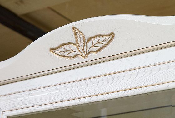 Шкаф с витриной 1-но дв. "Трио" (левый) массив и шпон дуба 8