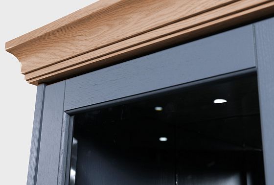 Шкаф настенный "Стюарт" стекло (правый) массив и шпон дуба 7