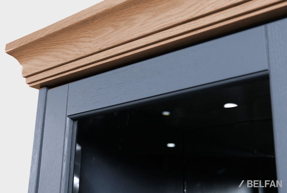 Шкаф настенный "Стюарт" стекло (правый) массив и шпон дуба 3