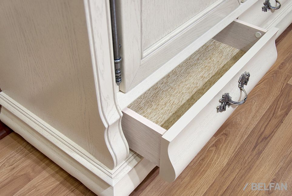 Тумба "Тэфи" 06/01 (глухие и стекл. двери) массив и шпон дуба 2