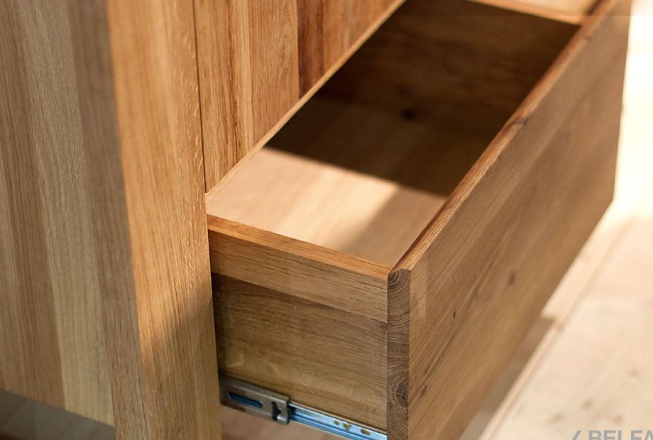 Шкаф для одежды 3-х дверный "Берген" В-6 массив и шпон дуба 3