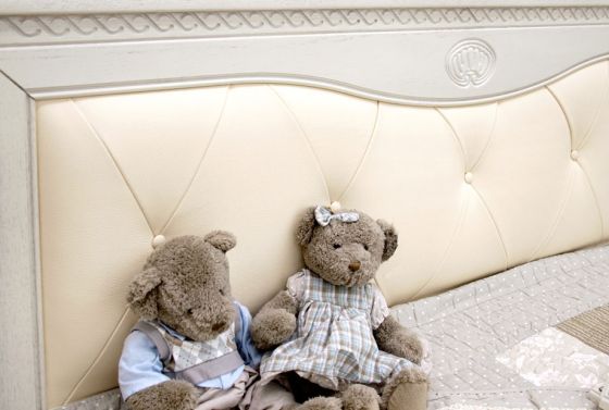 (Лика) Изголовье кровати обтянуто натуральной мягкой кожей