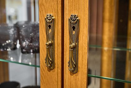 Шкаф с витриной 2-х дверный "Соната" (узкий)