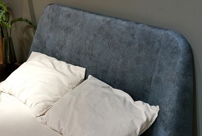 Кровать "Бергамо" (мягкое изголовье); без основания, без матраса; (1600x2000); дуб натуральный; Infinity 12 Smoke Blue