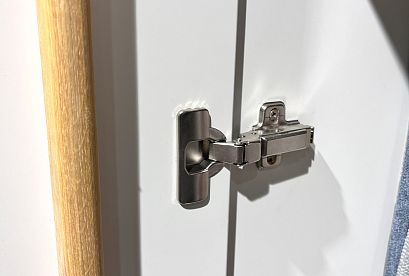 Шкаф для одежды 3-х дверный "Уоллстрит"; *А-012.22; к-бейц-масло, ф-белый, вст-бейц-масло