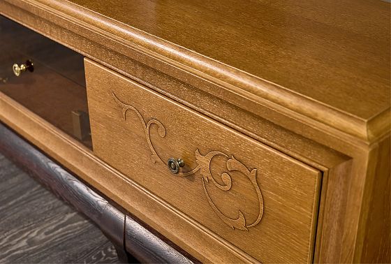 Тумба под ТВ 4-х секционная "Соната" (декор) массив и шпон дуба 8