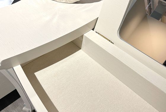 Стол туалетный "Луиза" массив и шпон дуба 6