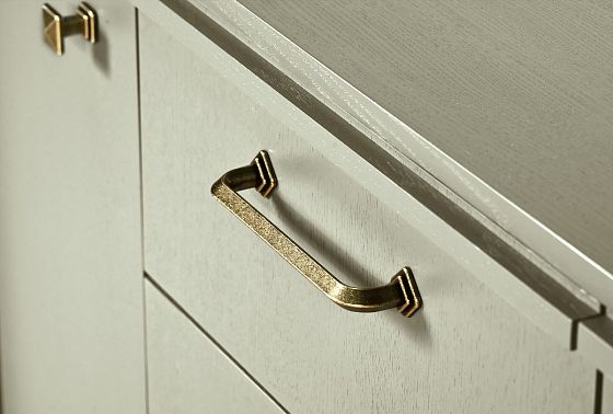 Тумба 3-х секционная "Чикаго" массив и шпон дуба 9