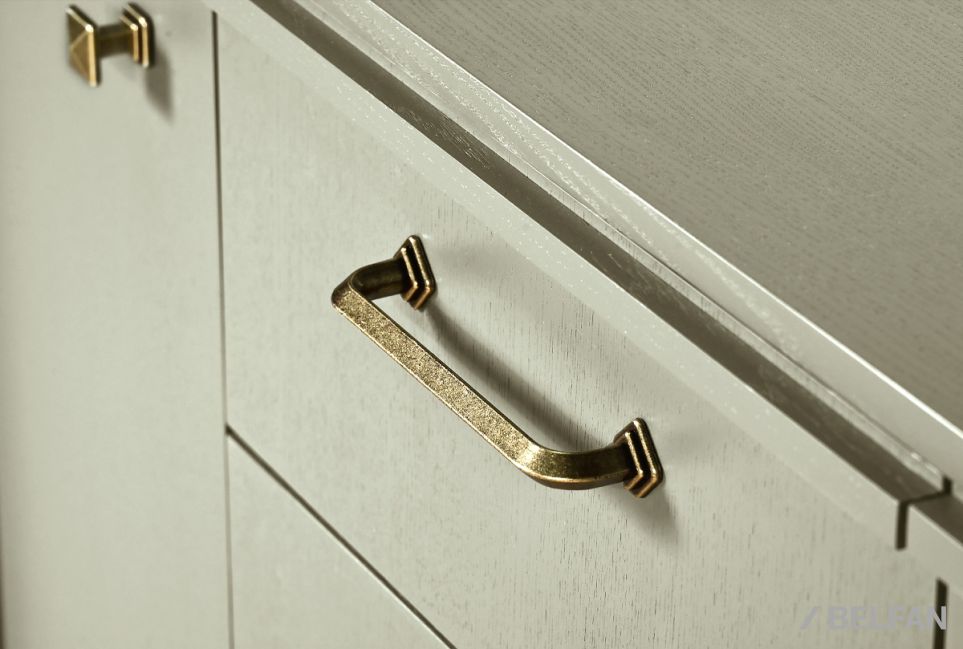 Тумба 3-х секционная "Чикаго" массив и шпон дуба 4