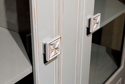 Шкаф с витриной 2-х дверный «Бриансон»