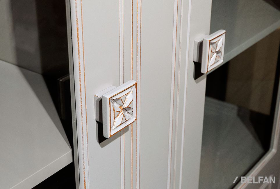 Шкаф с витриной 2-х дверный "Бриансон" массив и шпон дуба, МДФ 4