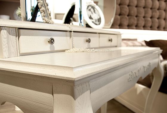 Стол туалетный "Соната" с декором (без надставки) массив и шпон дуба 2