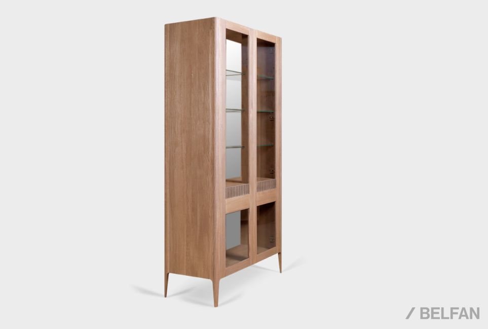 Витрина 2-х дверная "Бергамо" массив дуба 6