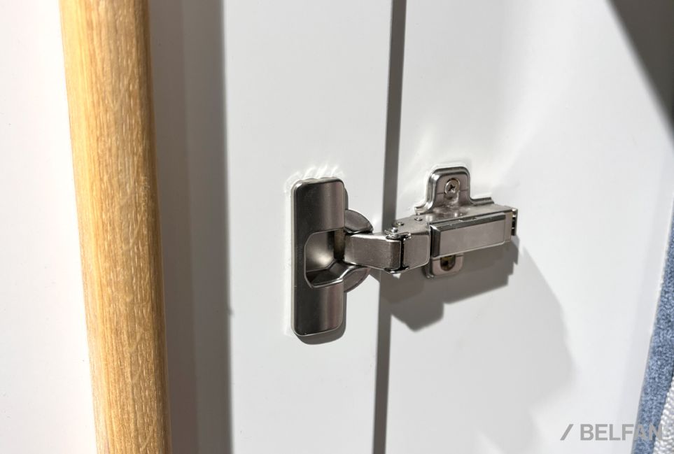 Шкаф для одежды 3-х дверный "Уоллстрит" массив дуба, МДФ 6