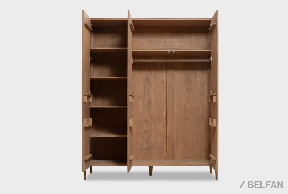 Шкаф для одежды 3-х дверный "Бергамо" массив дуба 5