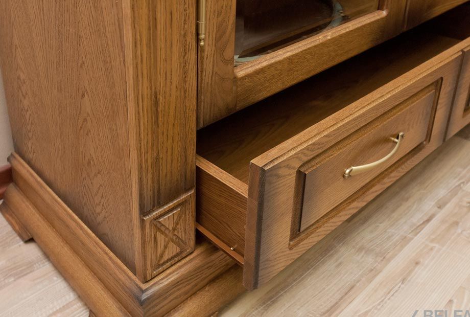 Шкаф с витриной "Верди Люкс 2з" массив и шпон дуба 3