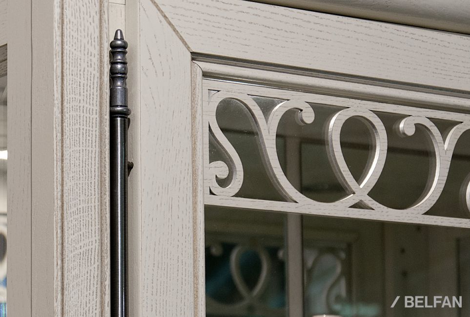 Шкаф с витриной 2-х дверный "Тэфи" массив и шпон дуба 3