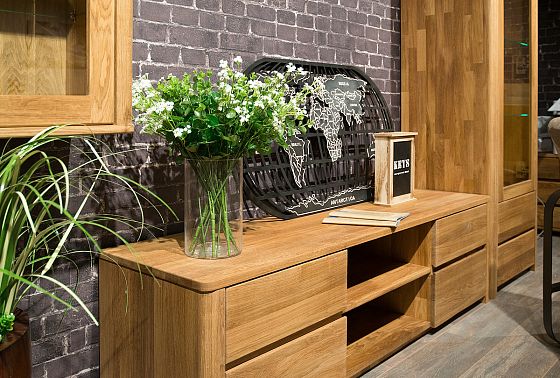 Тумба под ТВ "Норд" массив дуба 4