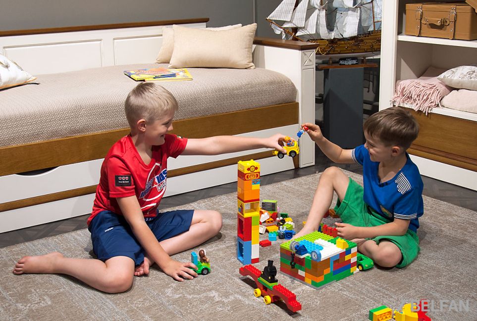 Кровать-диван под два матраса "Бриансон" массив и шпон дуба, МДФ 8