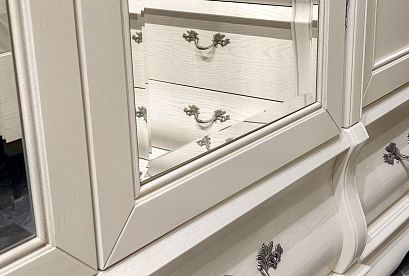 Шкаф для одежды "Тэфи" 4-х дв. с зеркалом; *ММ-216-01/04; белая эмаль с темной патиной; чернёное серебро