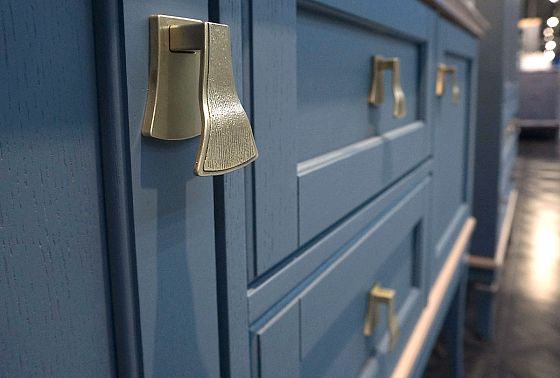 Тумба "Стюарт" массив и шпон дуба 12