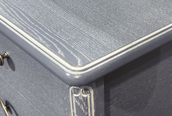 (Katrin) Вручную нанесенная белая патина.