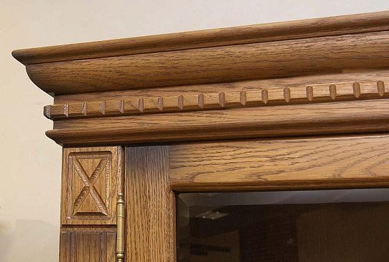 Шкаф с витриной "Верди Люкс 1з" массив и шпон дуба 2