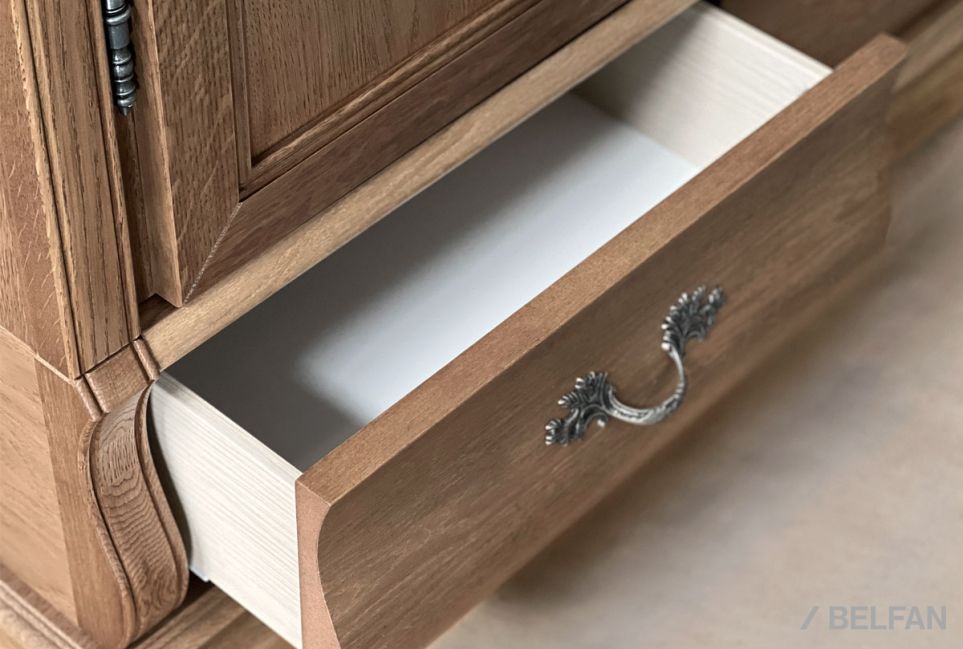 Шкаф для одежды "Тэфи" 3-х дв. без зеркала массив и шпон дуба 5