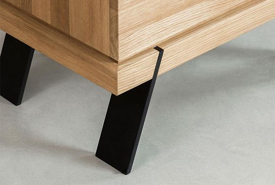 Витрина 2-х дверная "Этна" (правая) массив дуба, металл 3