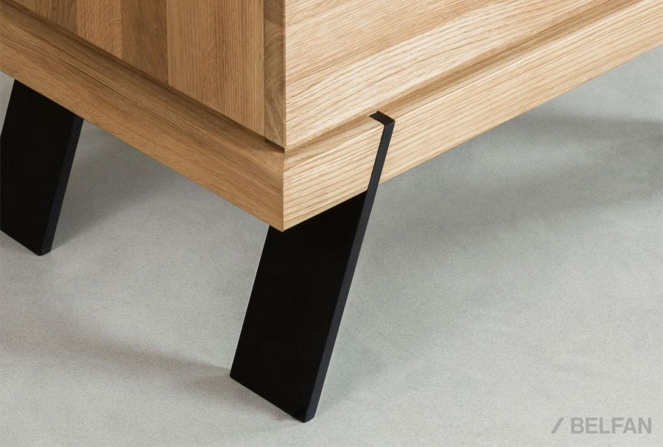 Витрина 2-х дверная "Этна" (правая) массив дуба, металл 2