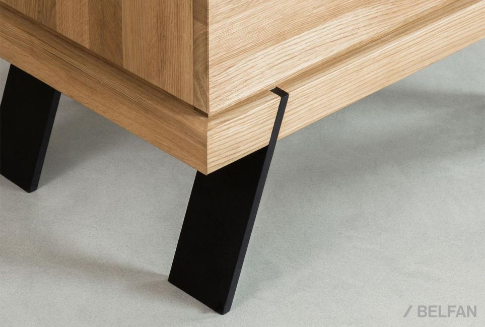 Витрина 1-но дверная "Этна" (правая) массив дуба, металл 4