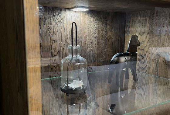 Витрина 1-но дверная "Бремен" (правая) массив дуба 8