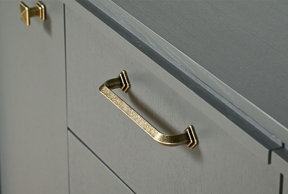 Тумба 3-х секционная "Чикаго" массив и шпон дуба 9