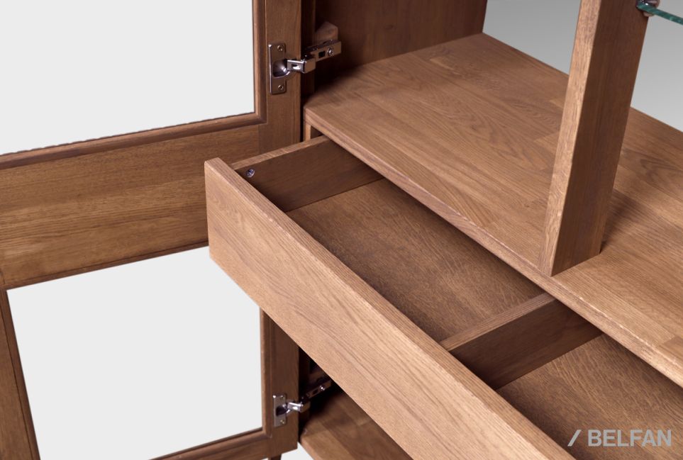 Витрина 2-х дверная "Бергамо" массив дуба 5