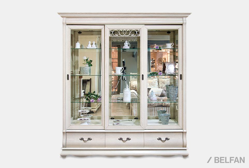 Шкаф с витриной 3-х дверный "Тэфи" массив и шпон дуба 2