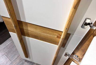 Шкаф для одежды 3-х дверный "Уоллстрит"; *А-012.22; к-бейц-масло, ф-белый, вст-бейц-масло