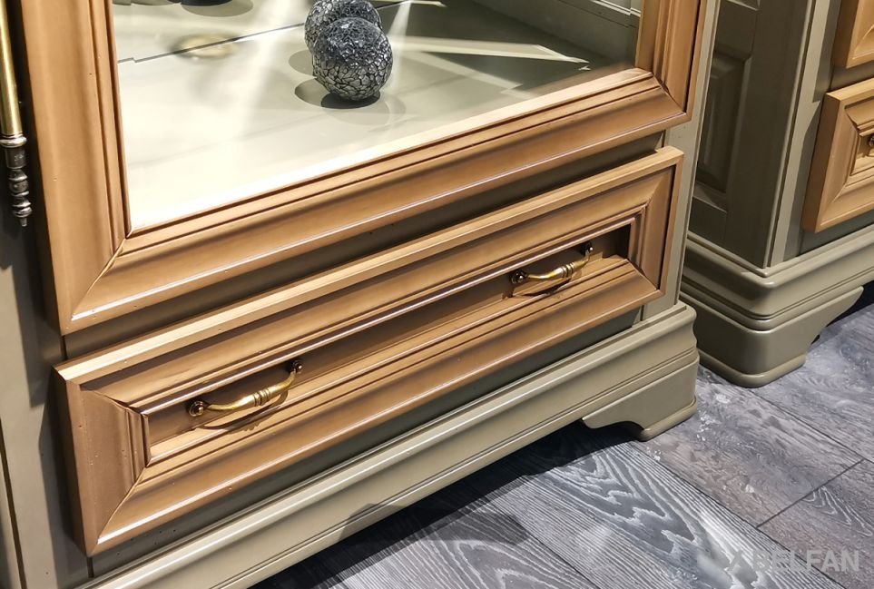 Шкаф с витриной 1-но дв. "Оливия" (левый) массив и шпон ольхи 2