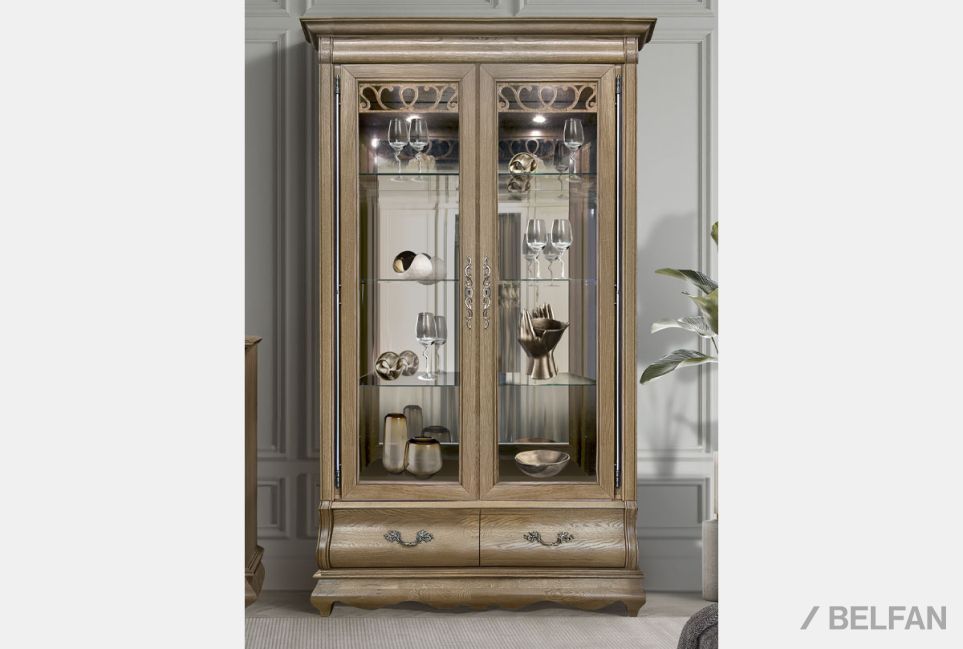 Шкаф с витриной 2-х дверный "Тэфи" массив и шпон дуба 1