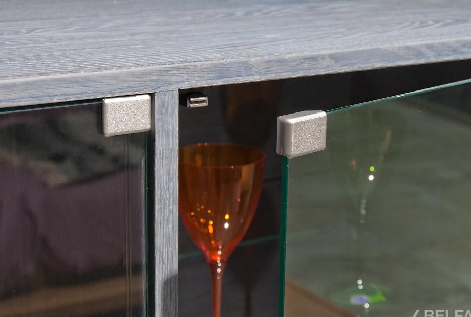 Шкаф с витриной 2-х дв. "Dillinger" (низкий с подсветкой) массив и шпон дуба, металл 2