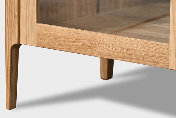 Витрина 1-но дверная "Бергамо" (правая) массив дуба 9