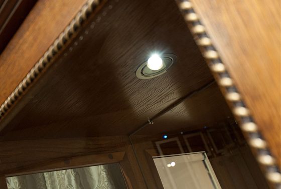 (Алези) Внутренняя подсветка в витринах