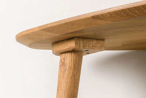 Стол журнальный "Арт" 90 (капля) массив дуба 10