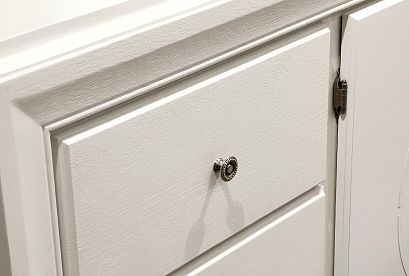 Тумба "Соната" 4 (с ящиками); *ММ-284-26; белая эмаль с темной патиной