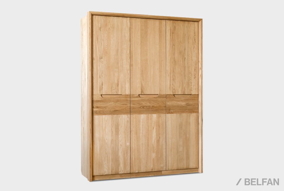 Шкаф для одежды 3-х дверный "Бремен" массив дуба 1