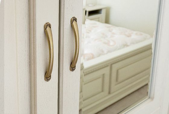 Шкаф 3-х дверный "Верди Люкс" массив и шпон дуба 5