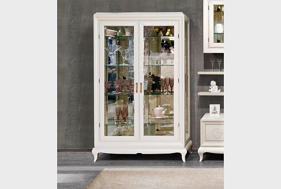 Шкаф с витриной 2-х дверный "Соната" массив и шпон дуба 7