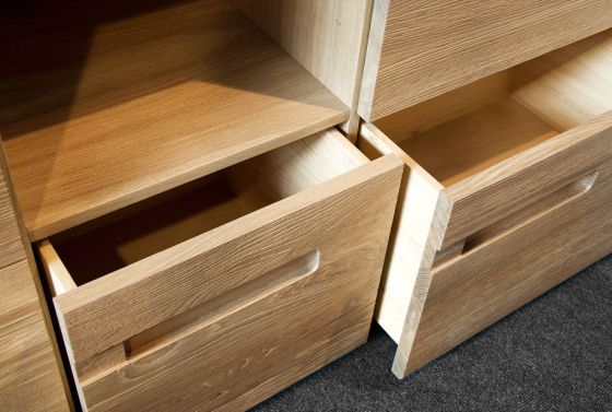 (Хедмарк) Ящики имеют качественные направляющие с доводчиками